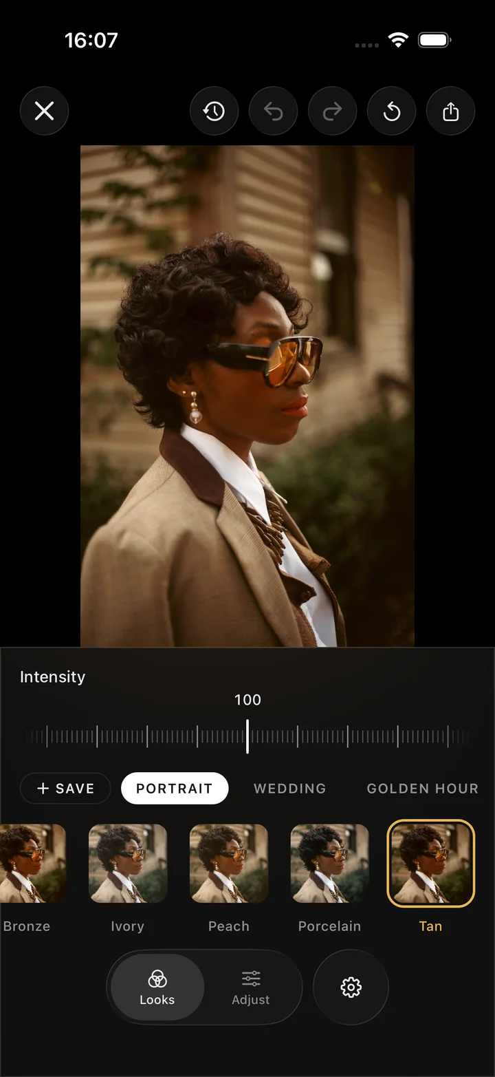 The Iris Looks browser with the Tan look on a portrait